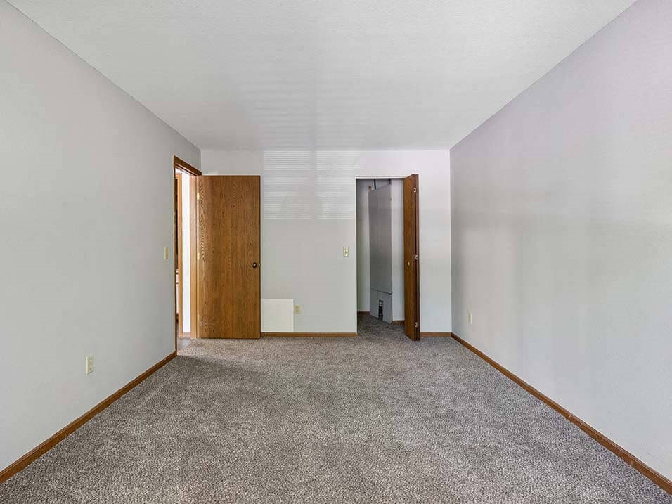 bedroom with carpet
