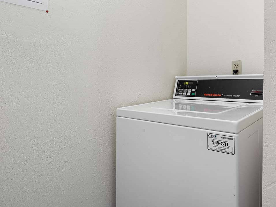 apartment with washer/dryer in unit