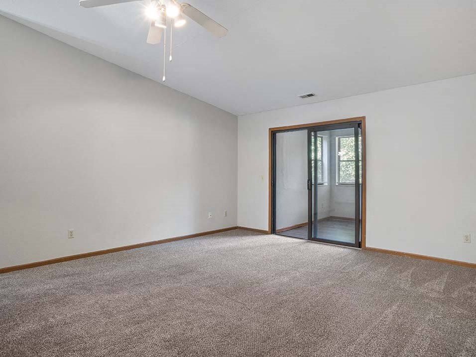 apartment with ceiling fan