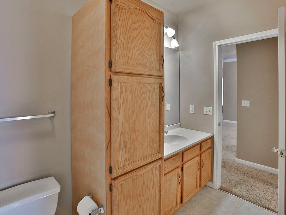 Willow Crossings Apartments bathroom