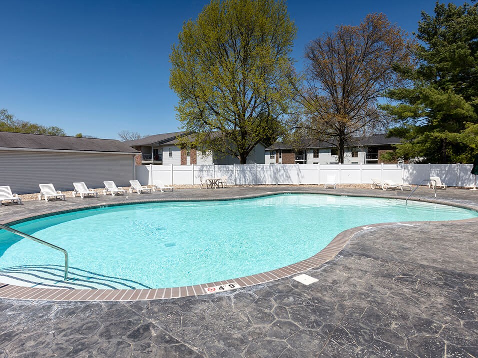 Willow Crossings apartments swimming pool