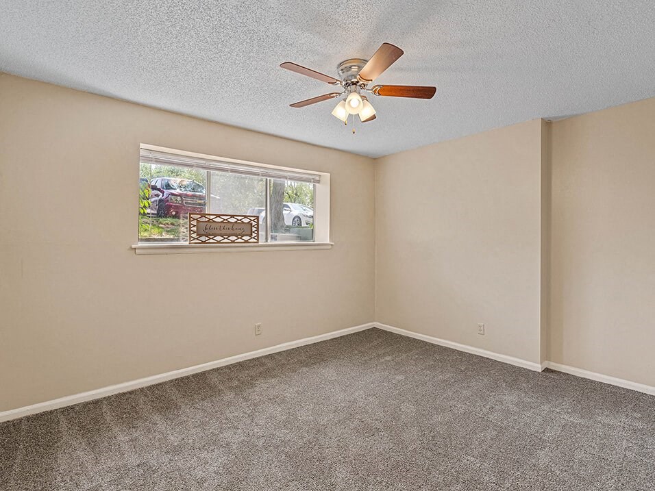 bedroom with a ceiling fan