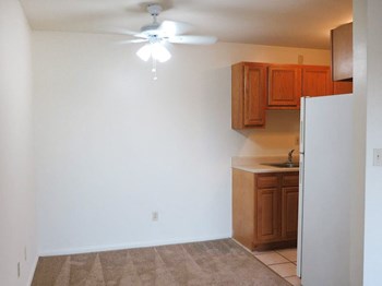 apartment with dining area - Photo Gallery 2