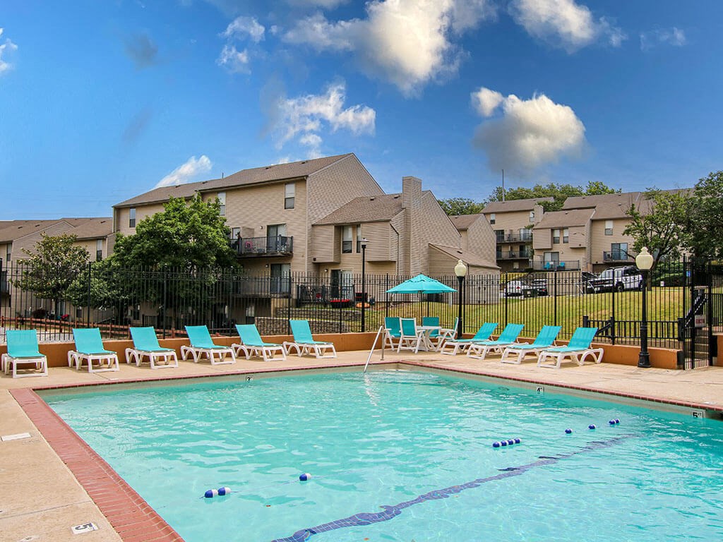 the swimming pool at the preserve at polk apartments
