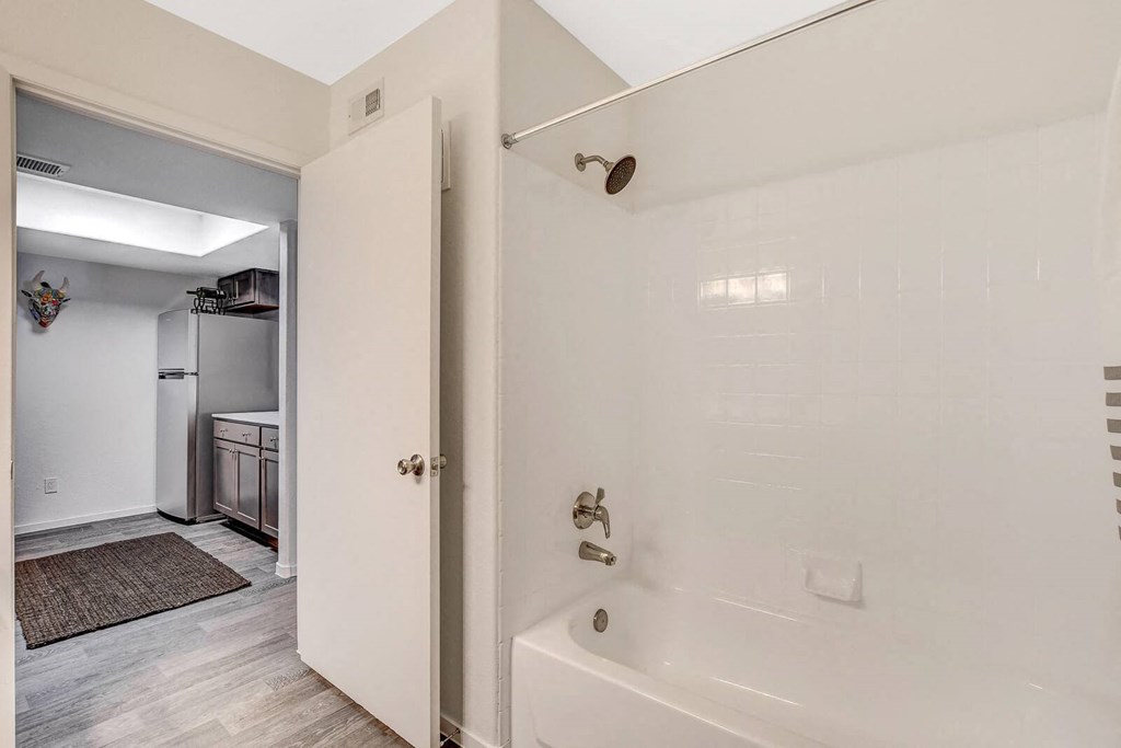 Bathtub at The 95 Apartments, Las Vegas, NV, 89129