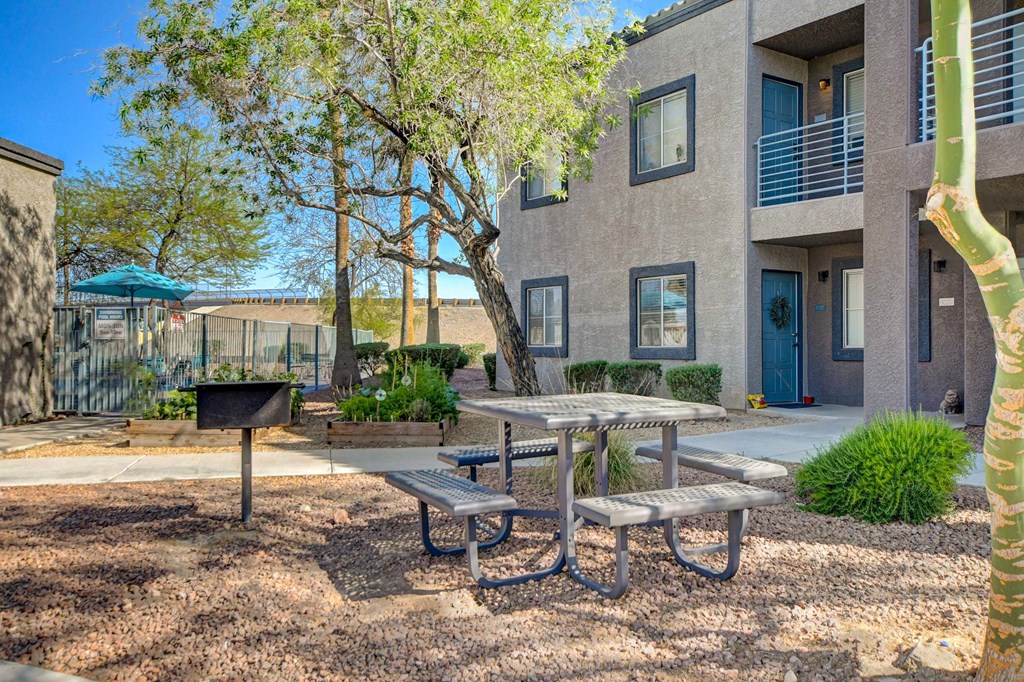 Picnic Area at The 95 Apartments, Las Vegas, NV, 89129