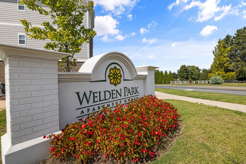 the welcome sign to welden park apartments va