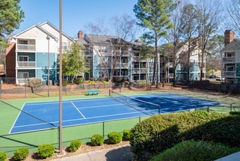 our apartments showcase a tennis court - Photo Gallery 27