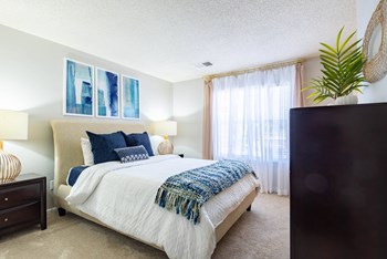 our apartments offer a bedroom with a king size bed - Photo Gallery 40