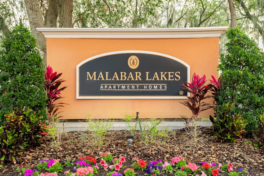 a sign for malabar lakes apartment homes