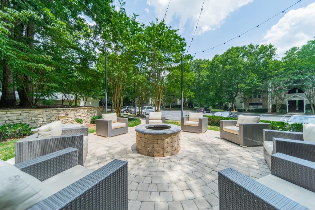 Fire pit with expansive seating
