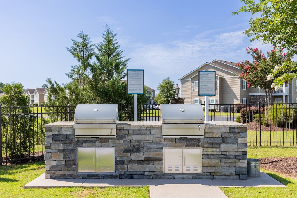 the preserve at ballantyne commons stone kiosk with apartments in background