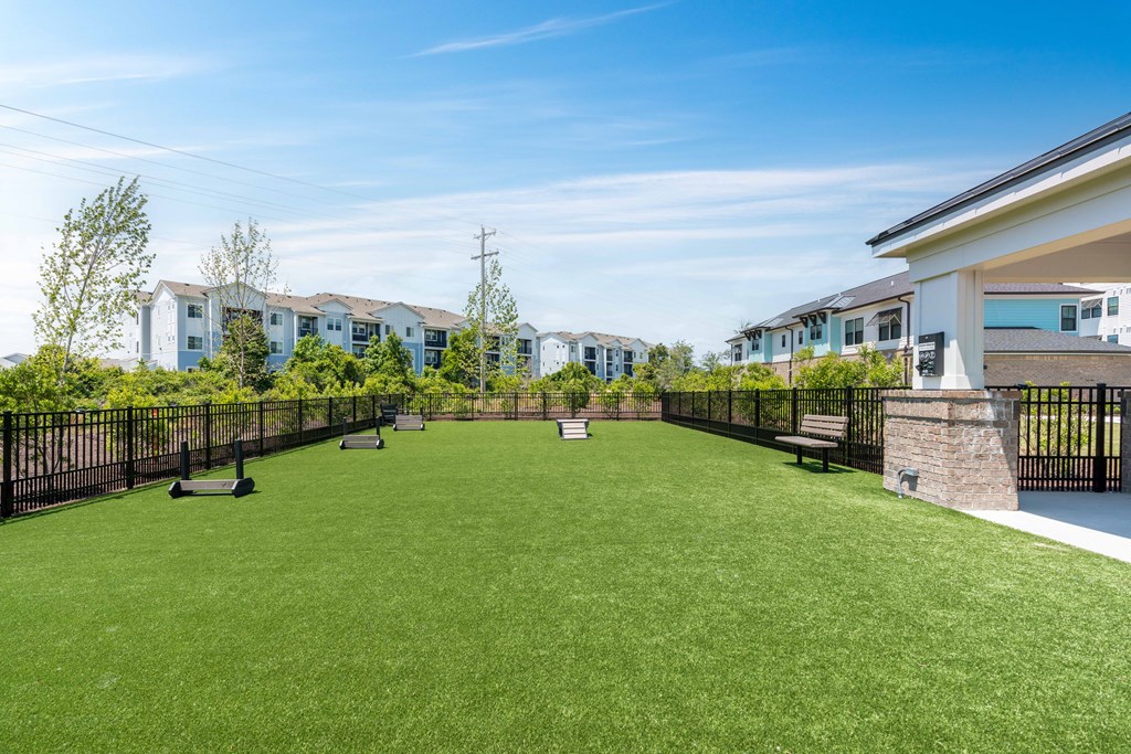 the preserve at ballantyne commons community yard with grass and benches
