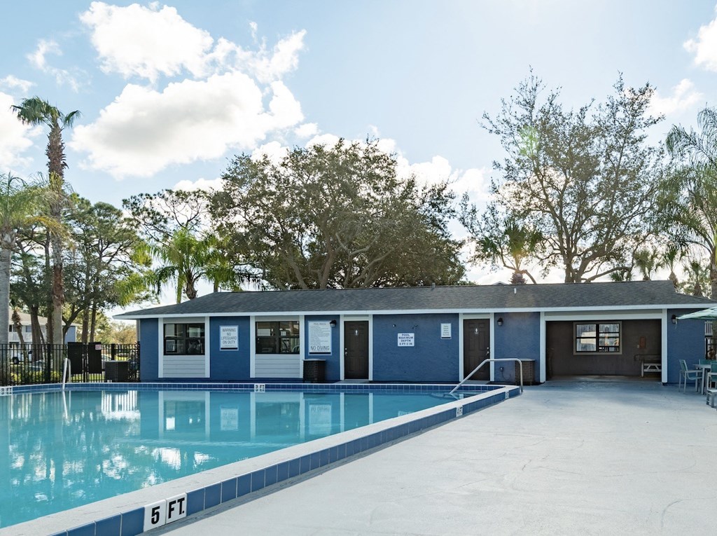 the swimming pool at the resort at longboat key club