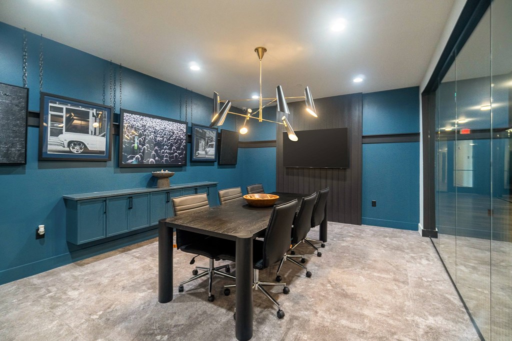 A conference room with a long table and chairs at Evolve Lake Norman apartments in Mooresville, NC