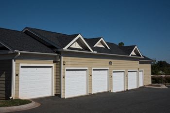 Detached garages at Hawthorne at the Greene