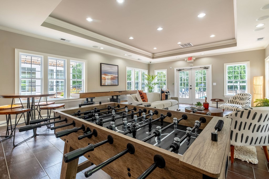 additional photo for property listing at chic digs with room to stretch out in the village 22 car