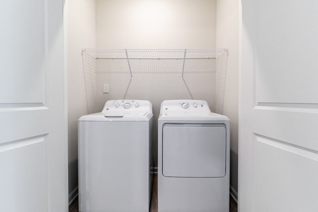 a washer and dryer in a laundry room at the oxford at estonia apartments