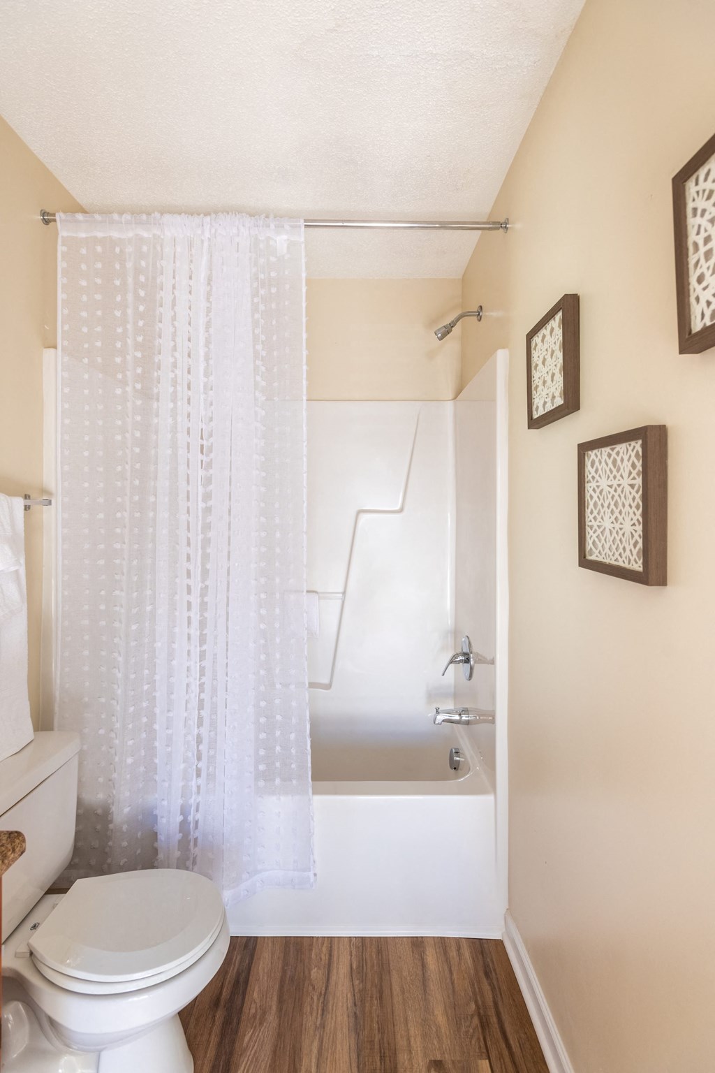 the preserve at ballantyne commons apartment bathroom with tub and toilet