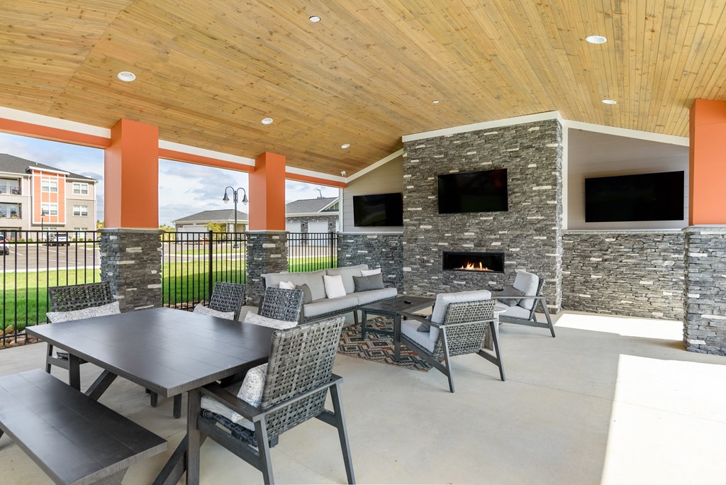 Hawthorne At The Crest