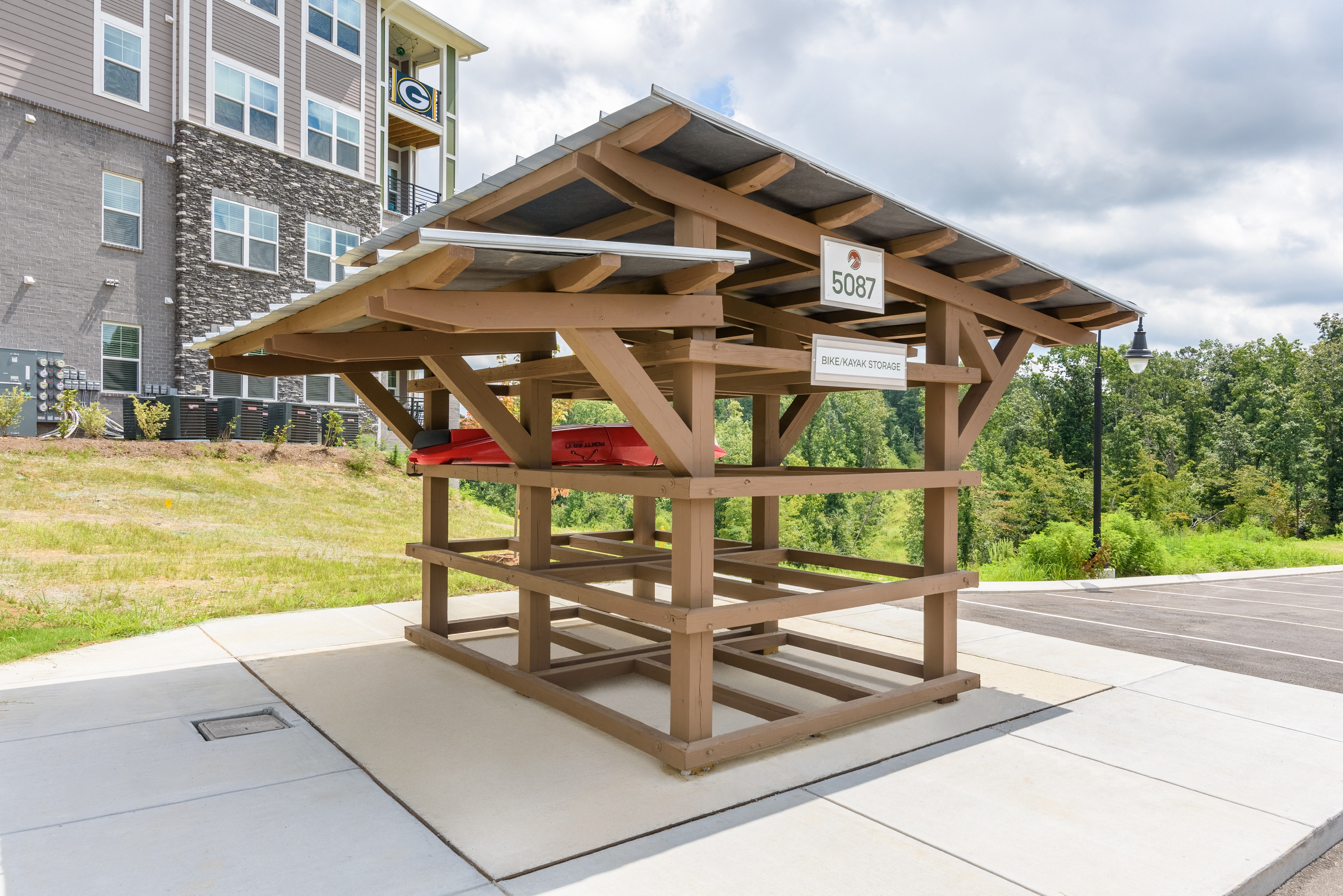 Hawthorne At The Crest