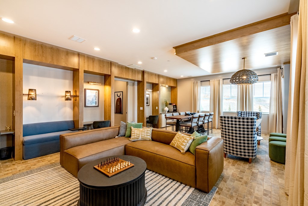 Hawthorne At The Crest