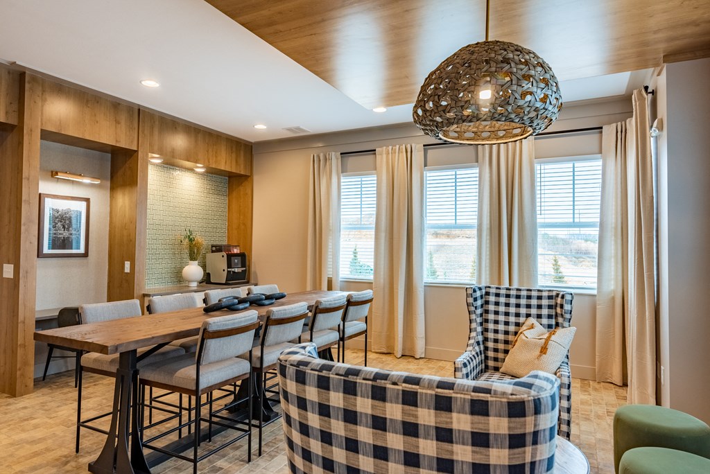 Hawthorne At The Crest