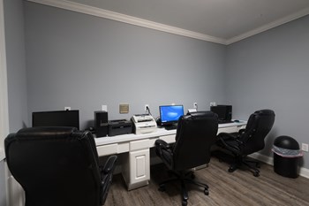 1070 Kenmore Dr 1-3 Beds Apartment for Rent - Photo Gallery 6