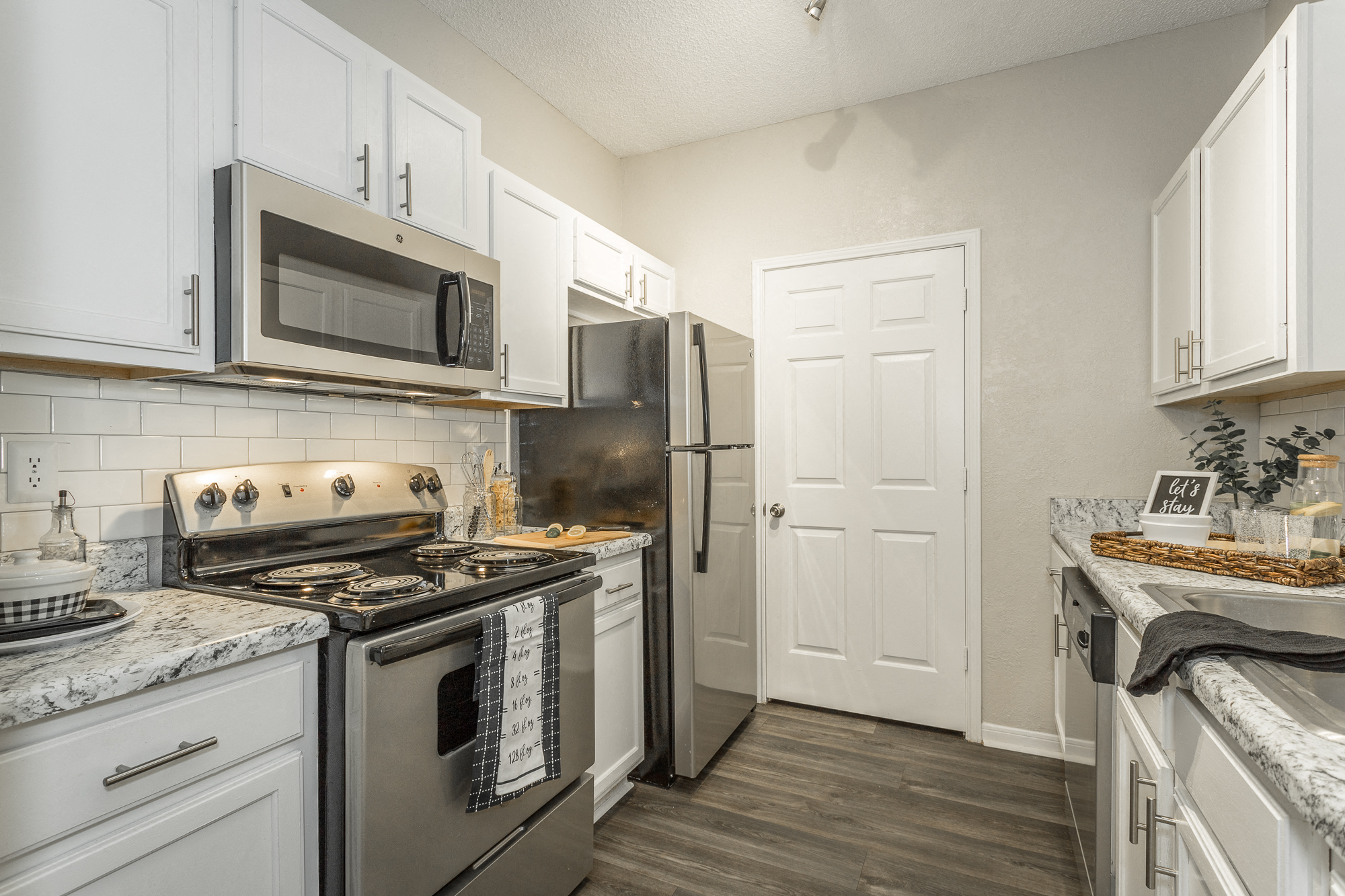 Avenues Of Lakeshore