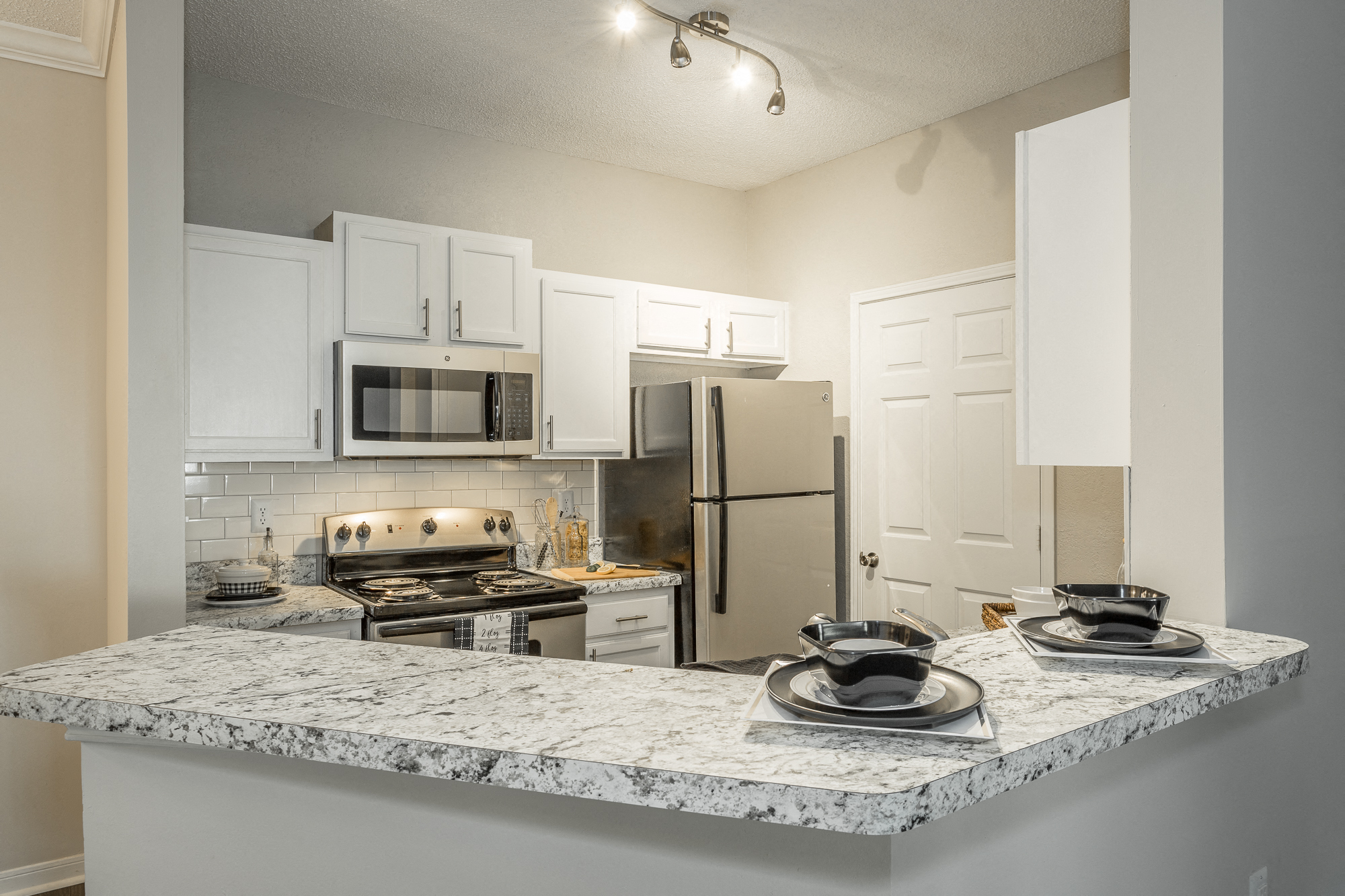 Avenues Of Lakeshore