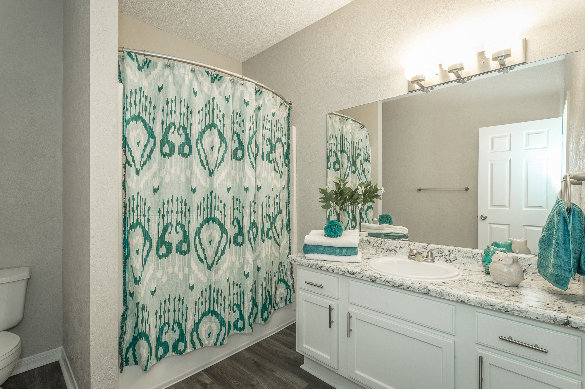 Avenues Of Lakeshore