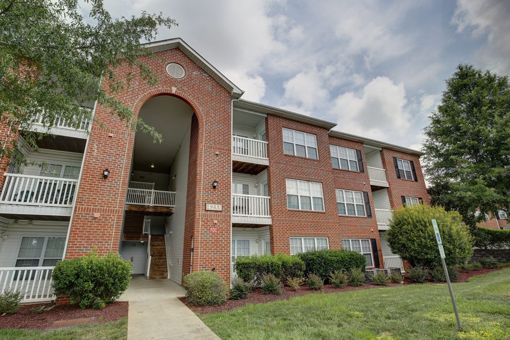 Exterior View of Wynslow Park Apartments in Raleigh, NC