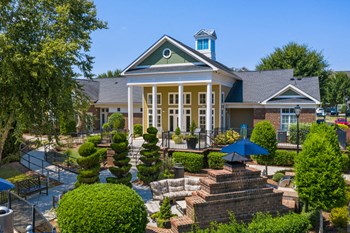 Beautiful lush grounds at Hawthorne at the Greene Property Image