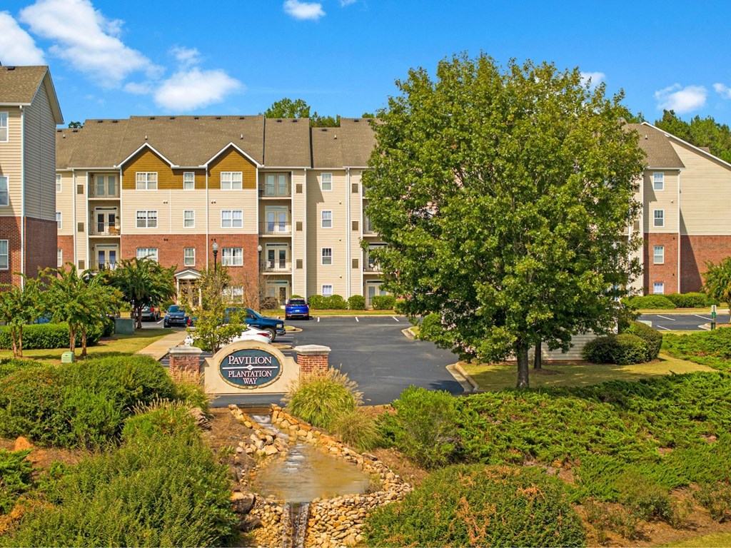 the preserve at ballantyne commons commons building entrance and landscaping