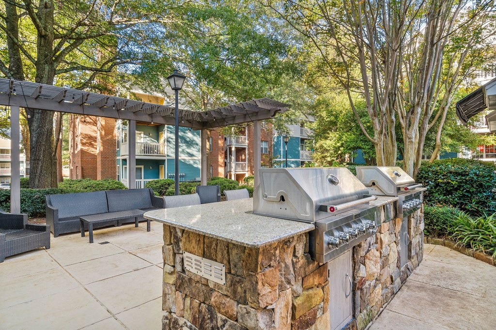 the preserve at ballantyne commons outdoor grill area with seating and trees