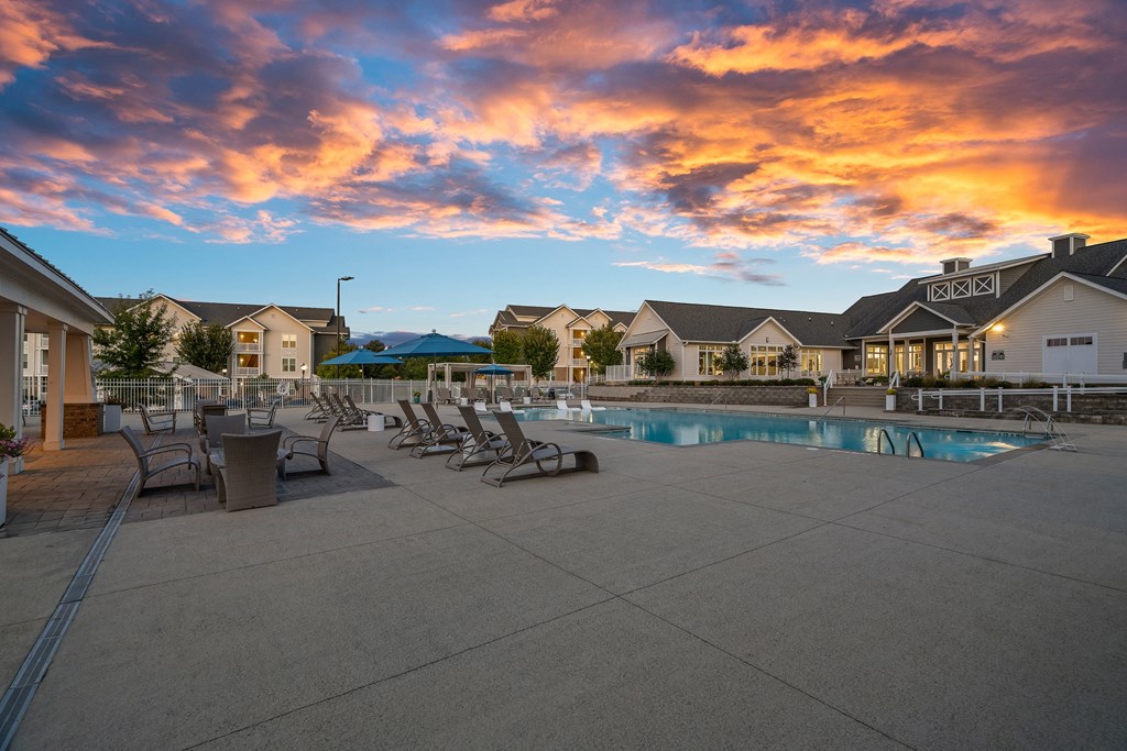 the swimming pool at the estates at spring valley apartments in temple tx