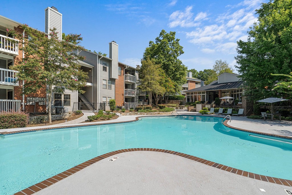 the preserve at ballantyne commons pool and apartment buildings