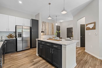 Kitchen at the Newton Apartments in Charlotte, NC Kitchen at the Newton Apartments in Charlotte, NC - Photo Gallery 6