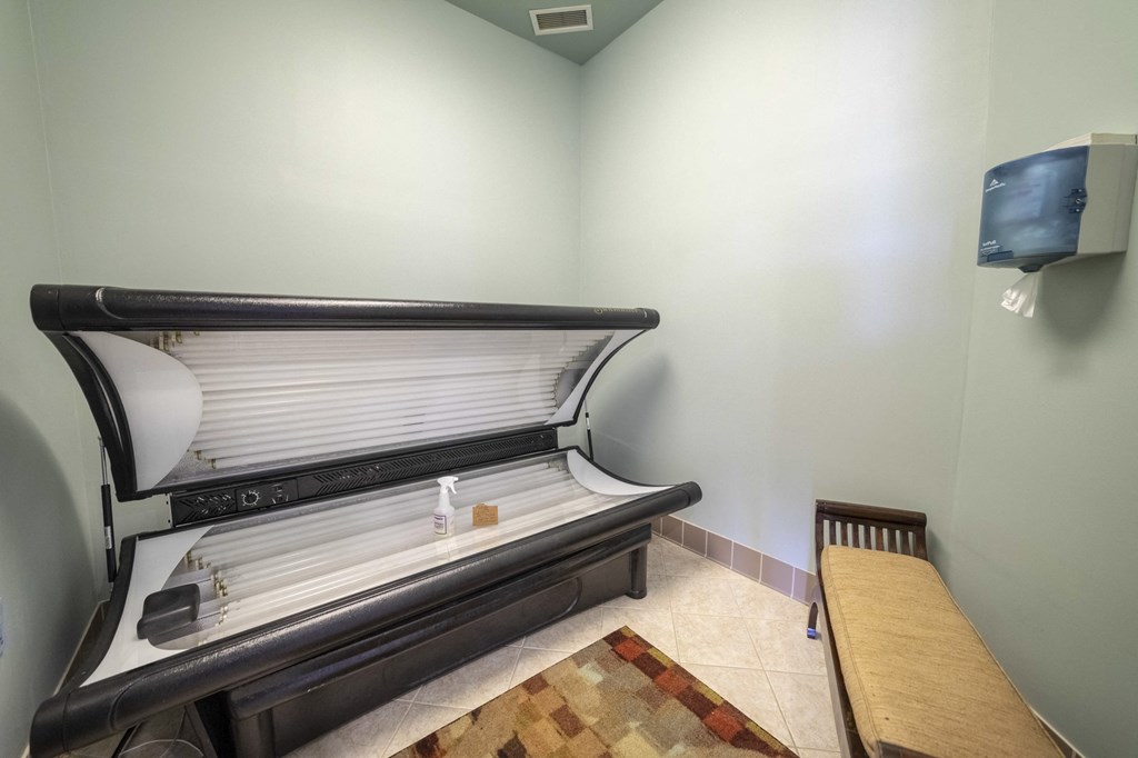 an old piano in the corner of a room
