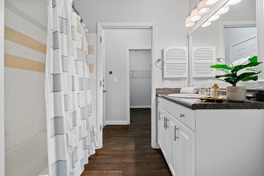 Hawthorne At The Carlyle Apartments, 620 Halton Road, Greenville, SC