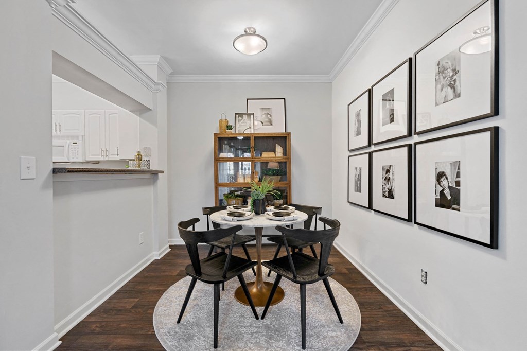Dining room area at Hawthorne at the Carlyle in Greenville, SC