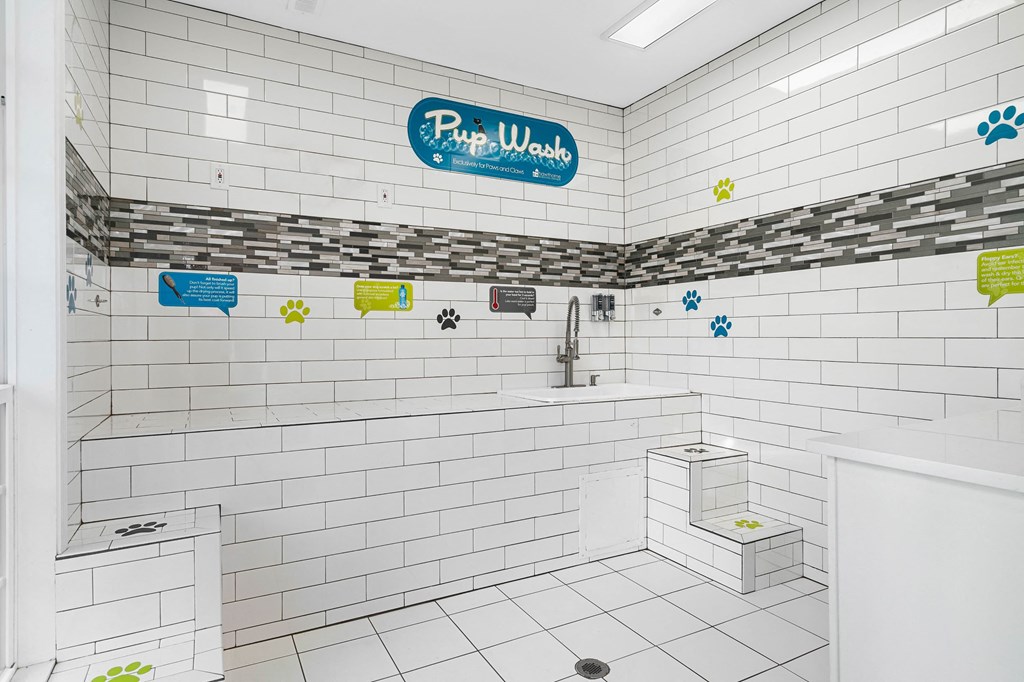 Pet wash at Hawthorne at the Carlyle in Greenville, SC