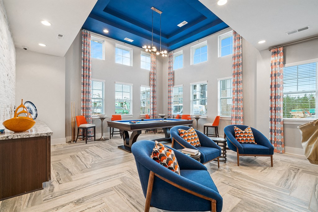 Hawthorne at the Glen Cyber Cafe