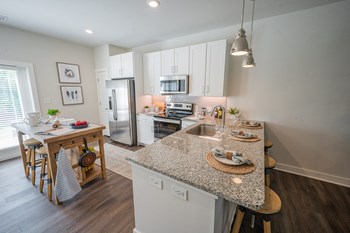 3215 Midvale Dr. 1-3 Beds Townhouse for Rent - Photo Gallery 5