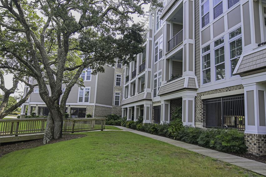 Grand View Luxury Apartments, 7215 Wrightsville Avenue, Wilmington, NC