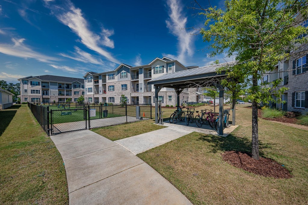 the preserve at ballantyne commons courtyard with sidewalk and bike rack