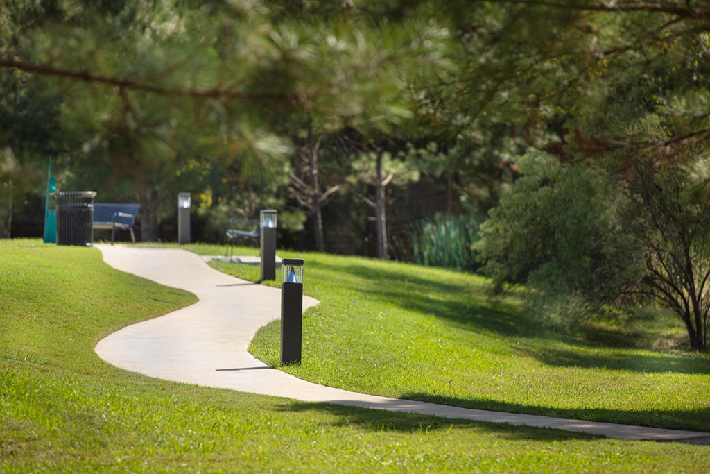 Vestavia Reserve Walking Trail beside lake views