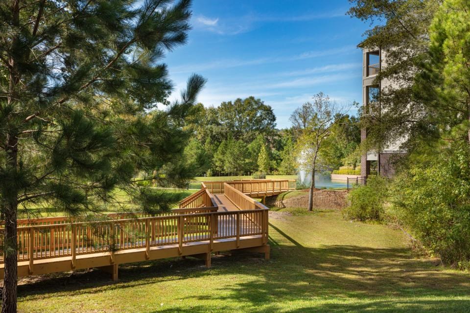 Vestavia Reserve Walking Trail beside lake views
