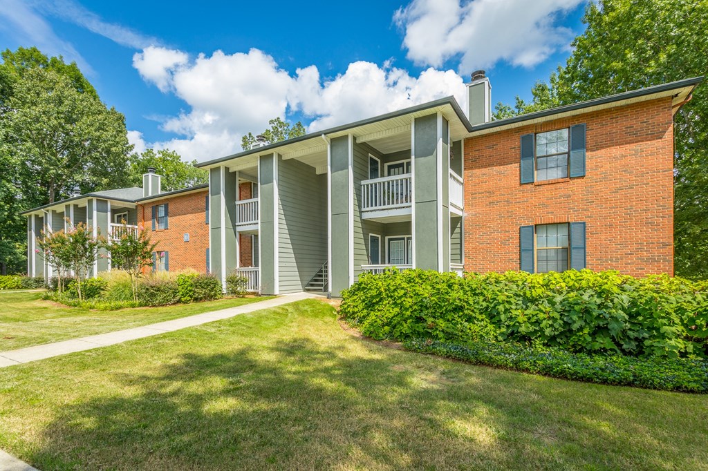 Exterior Views of Hawthorne at the Ridge in Madison, AL