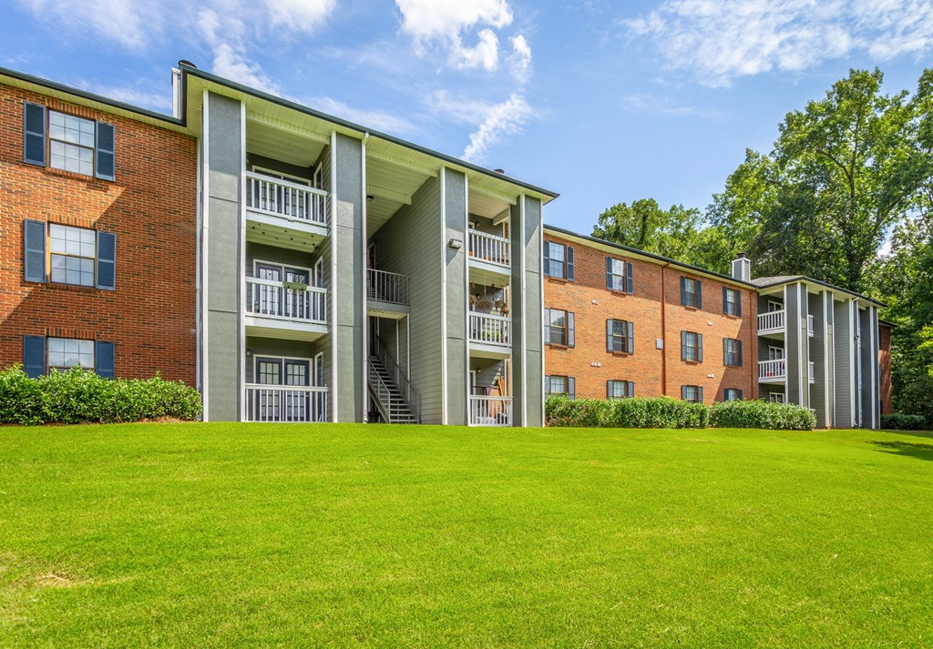 Exterior Views of Hawthorne at the Ridge in Madison, AL